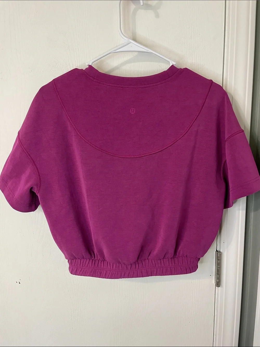 Lululemon Softstreme Gathered Cinched Cropped T-Shirt Magenta Purple Size 4 - Picture 3 of 5